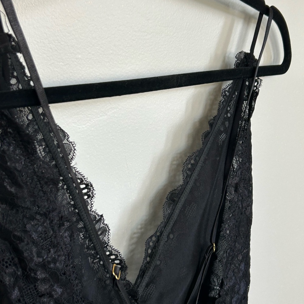 Plus size Black Lace Bodysuit with snap crotch and crossed straps size 4x - Picture 4 of 5